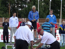 SM kisat M N 16 / 17 Jyväskylä 12.-14.8.2011
Suomenmestarit palkitaan. SM-kisoissa syttyvä Ville Hakala ja asiansa osaava valmentaja Petri Helin.