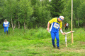 VMOC 2007 Kuusamo. Raimo Helin leimaa viimeisellä rastilla.